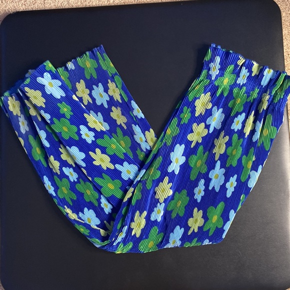 Black history month, women’s, blue wide leg floral pants, NWT - Picture 5 of 5